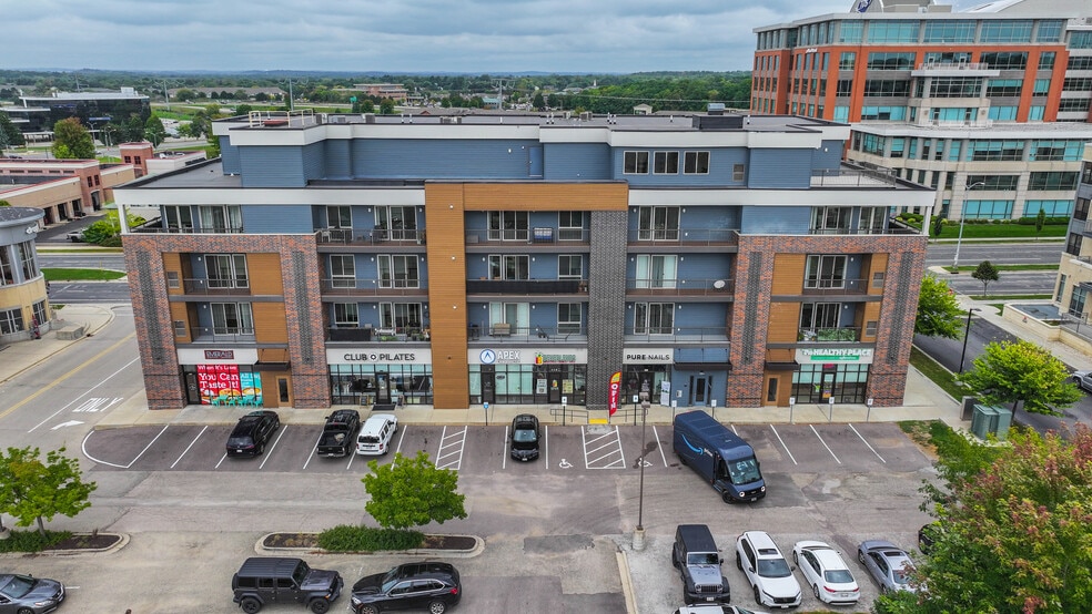 610 Junction Rd, Madison, WI for sale - Building Photo - Image 1 of 1
