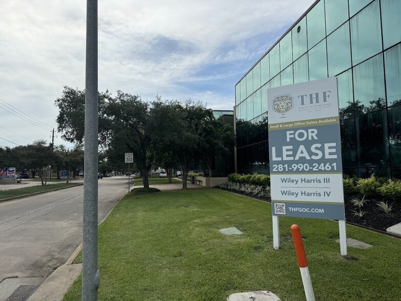 1880 S Dairy Ashford Rd, Houston, TX for lease - Building Photo - Image 3 of 13