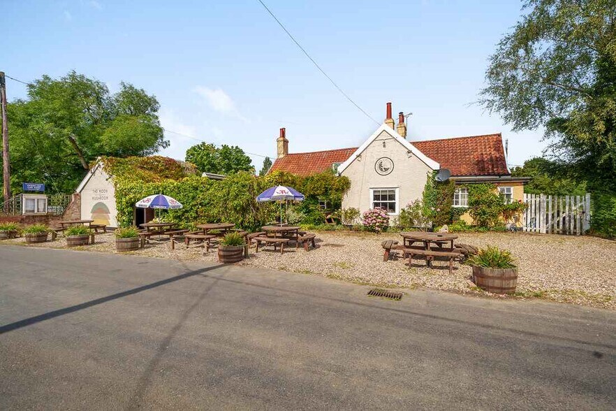 High Rd, Ipswich for sale - Primary Photo - Image 1 of 1