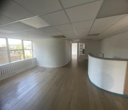 112A Warner Rd, London for lease Interior Photo- Image 1 of 3