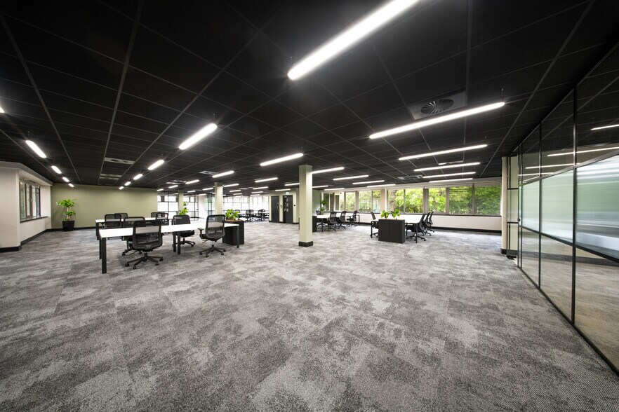Wick Rd, Englefield Green for lease - Building Photo - Image 3 of 10