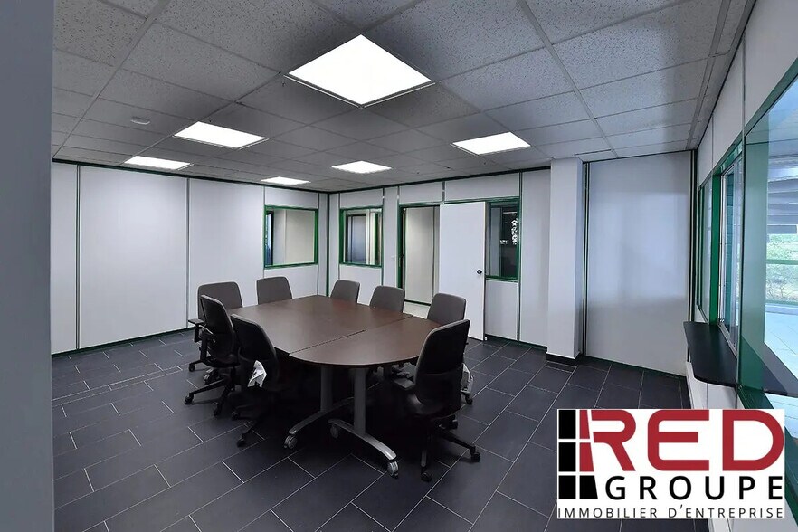 Office in Peynier for lease - Building Photo - Image 2 of 5