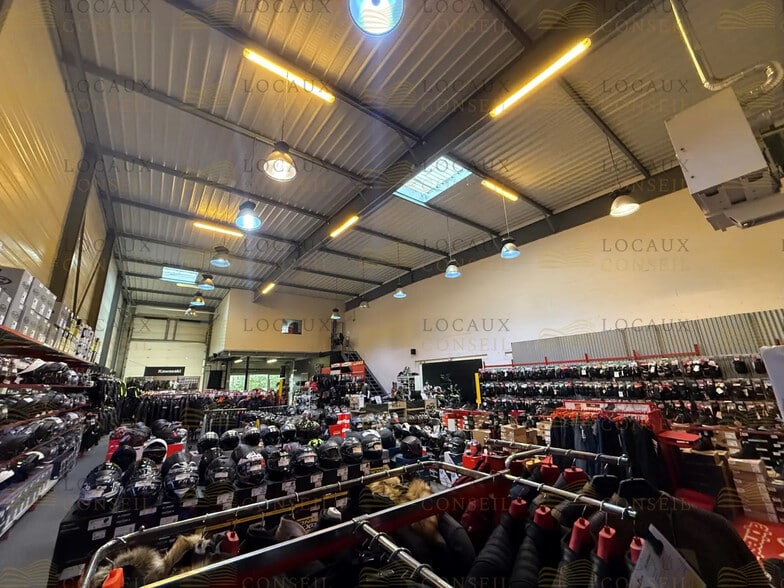 Flex in Saint-Brice-sous-Forêt for lease - Interior Photo - Image 2 of 10