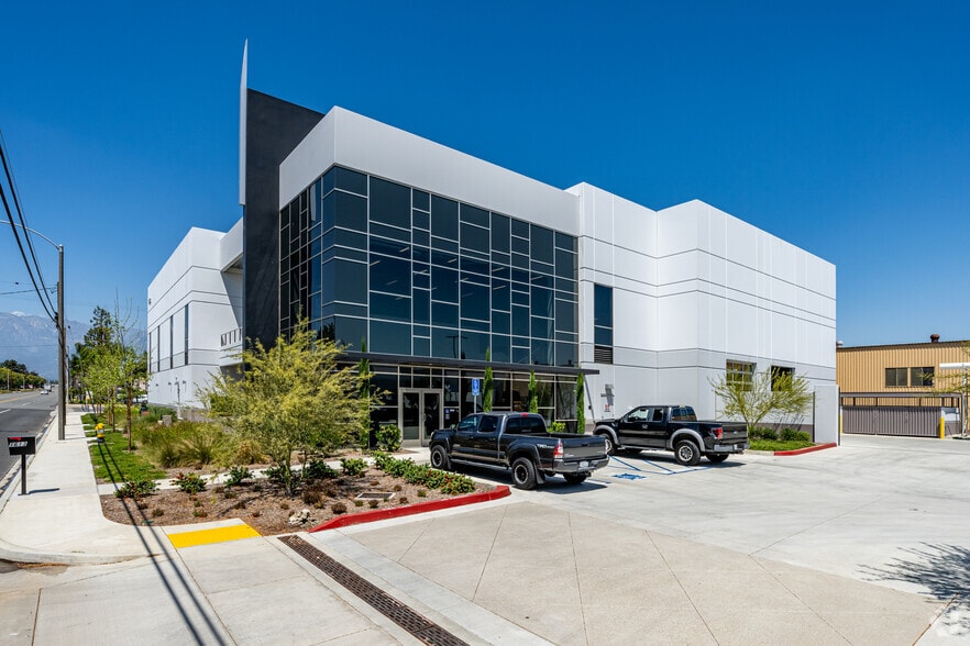 1613 S Baker Ave, Ontario, CA for lease - Primary Photo - Image 1 of 6