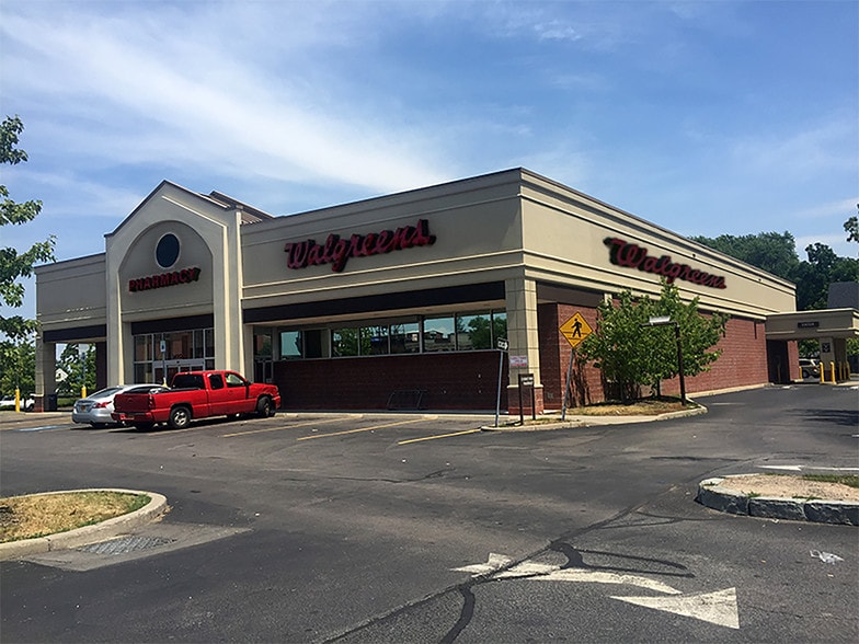 1490 Lake Ave, Rochester, NY for lease - Primary Photo - Image 2 of 13