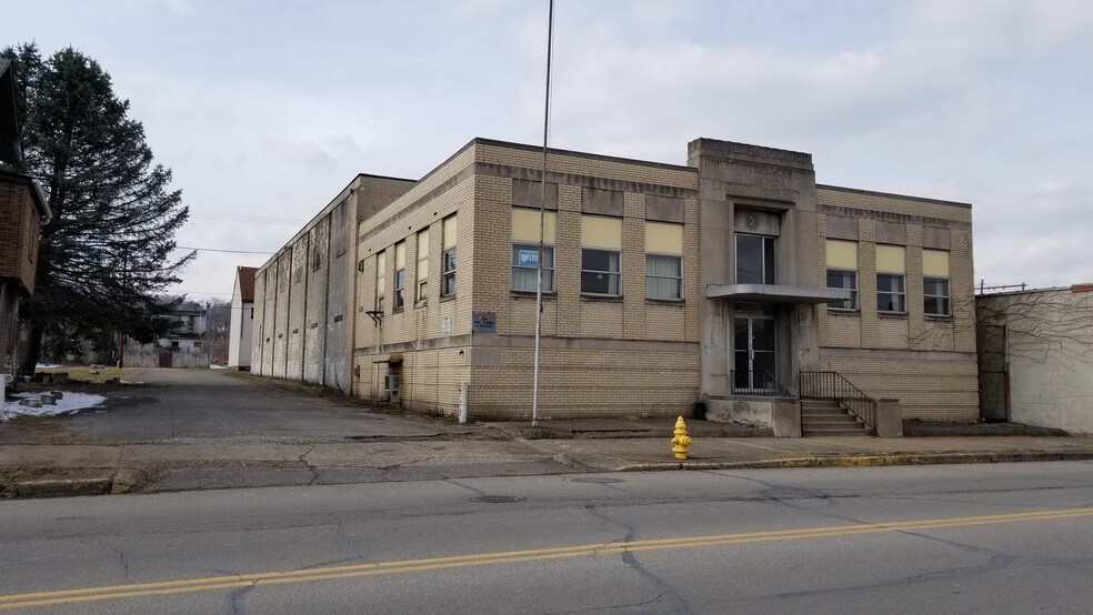 227 S 3rd St, Steubenville, OH 43952