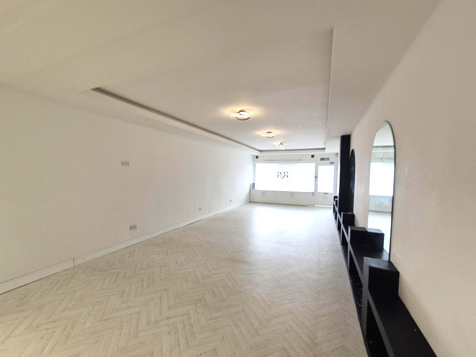 9 Tree View Ct, Liverpool for lease Interior Photo- Image 1 of 2