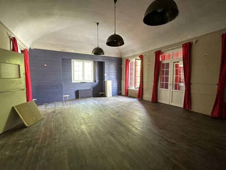 Retail in Orvault for lease - Building Photo - Image 2 of 7