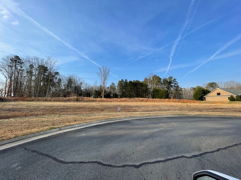 River Birch Ct, King, NC for sale - Building Photo - Image 2 of 4