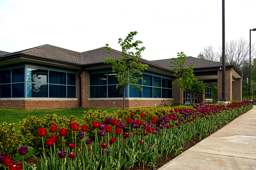 28175 Haggerty Rd, Novi, MI for lease - Primary Photo - Image 1 of 13