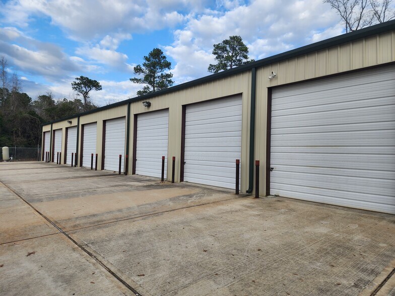 13398 Cedar Hill Dr, Montgomery, TX for sale - Building Photo - Image 2 of 8