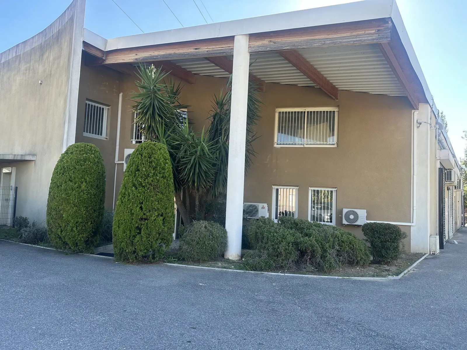 Office in Aubagne for lease Building Photo- Image 1 of 3