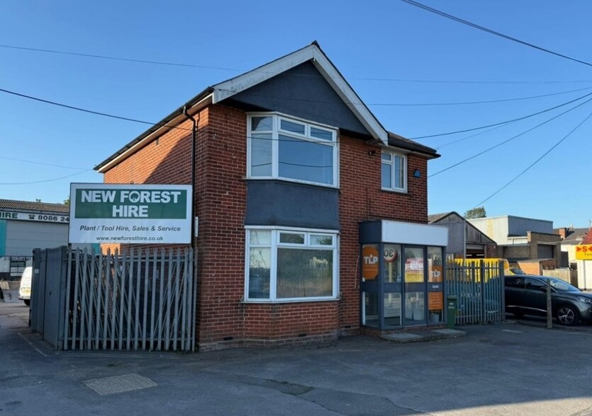 148 Commercial Rd, Totton for lease - Building Photo - Image 2 of 2