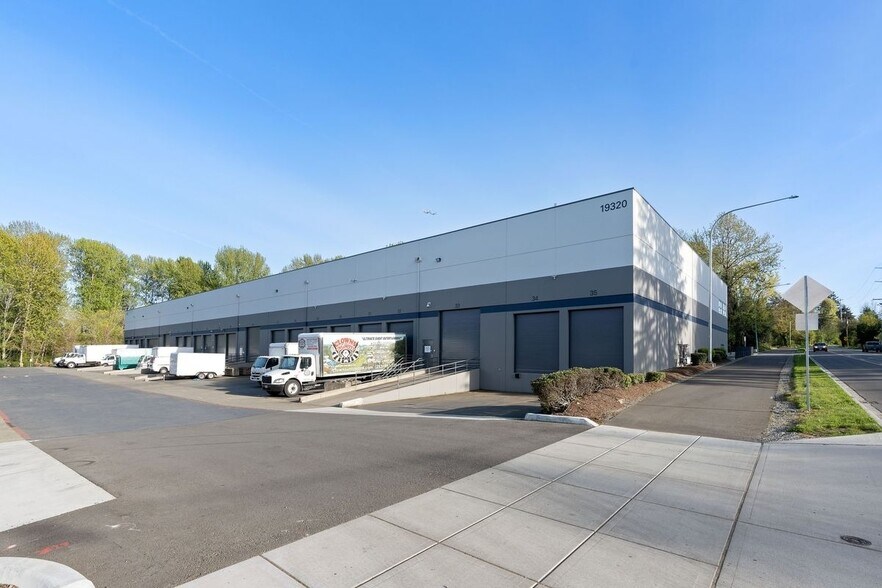 19320 Des Moines Memorial Dr, Seatac, WA for lease - Building Photo - Image 2 of 7