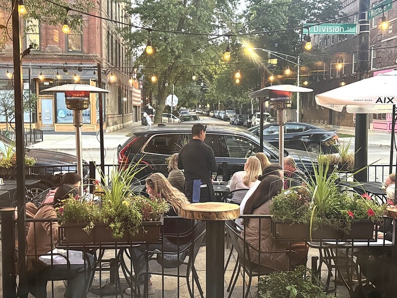 1928 W Division St, Chicago, IL for lease - Building Photo - Image 3 of 11