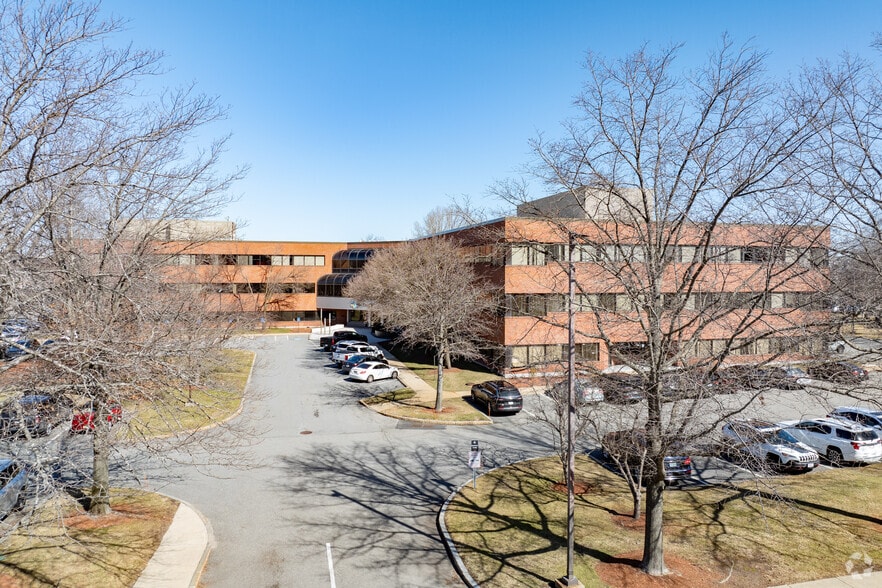 10 Cabot Rd, Medford, MA for lease - Building Photo - Image 1 of 19