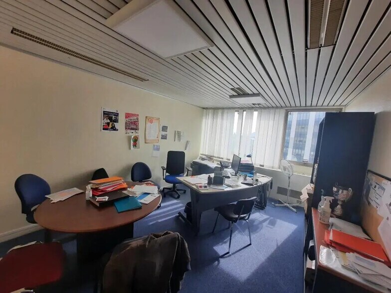 Office in Rouen for lease - Building Photo - Image 2 of 15