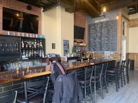 Williamsburg Restaurant Please be Discreet - Bar