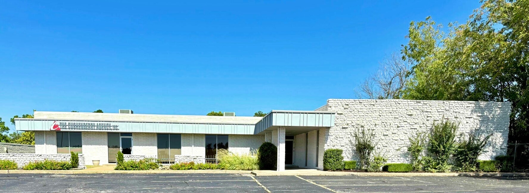 2251 E Skelly Dr, Tulsa, OK for lease Building Photo- Image 1 of 4