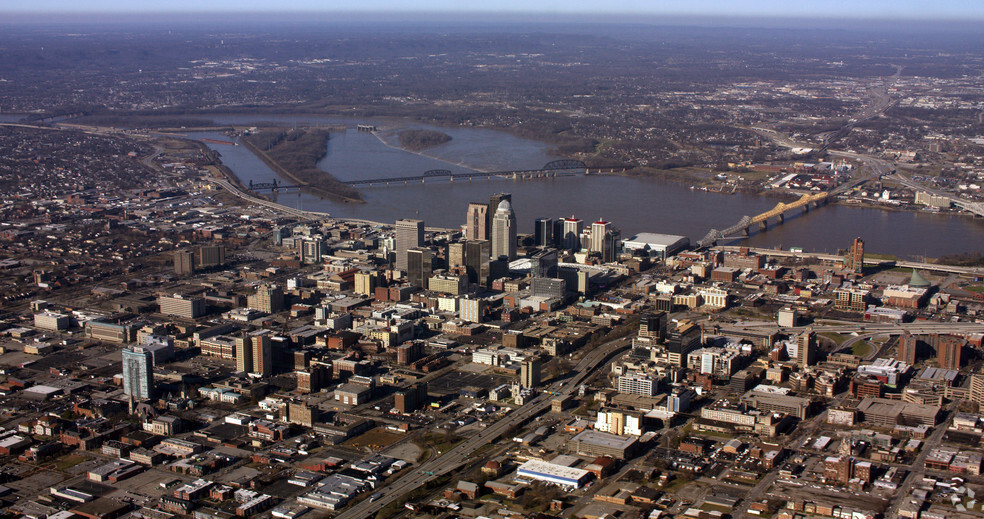 300 E Market St, Louisville, KY for lease - Aerial - Image 3 of 10