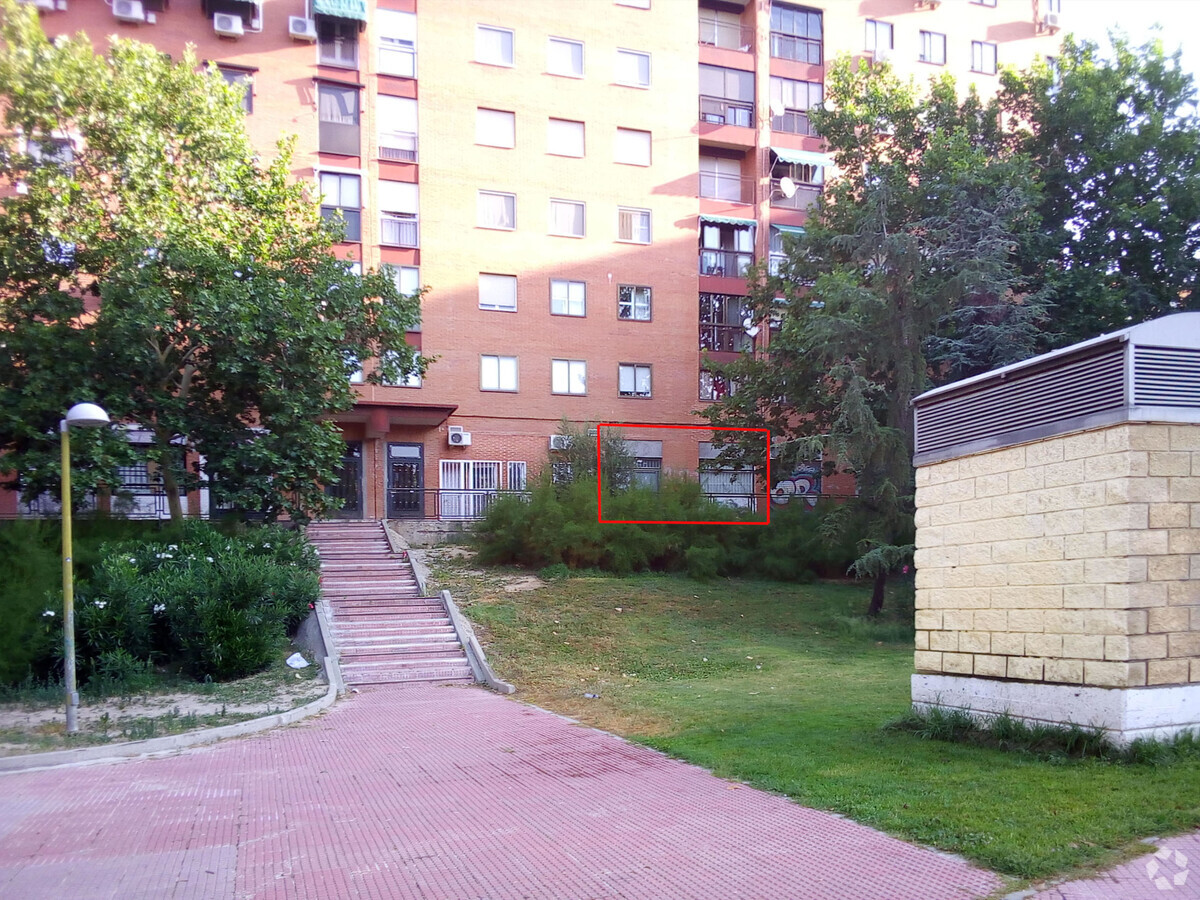 Calle Azorín, 11, Móstoles, MAD 28935 - Unit Puerta 03, Esc. 2 -  - Interior Photo - Image 1 of 11