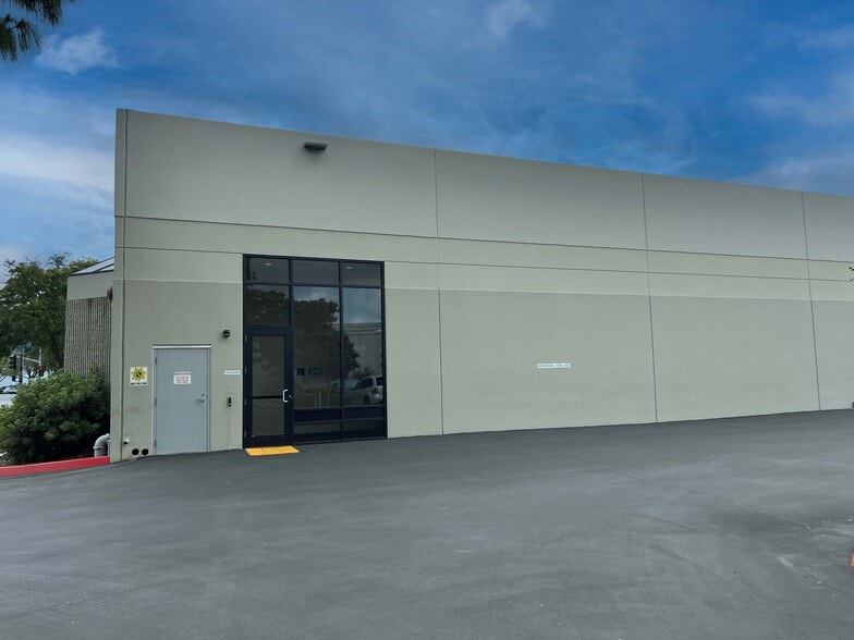 25709 Rye Canyon Rd, Valencia, CA for lease - Building Photo - Image 2 of 8