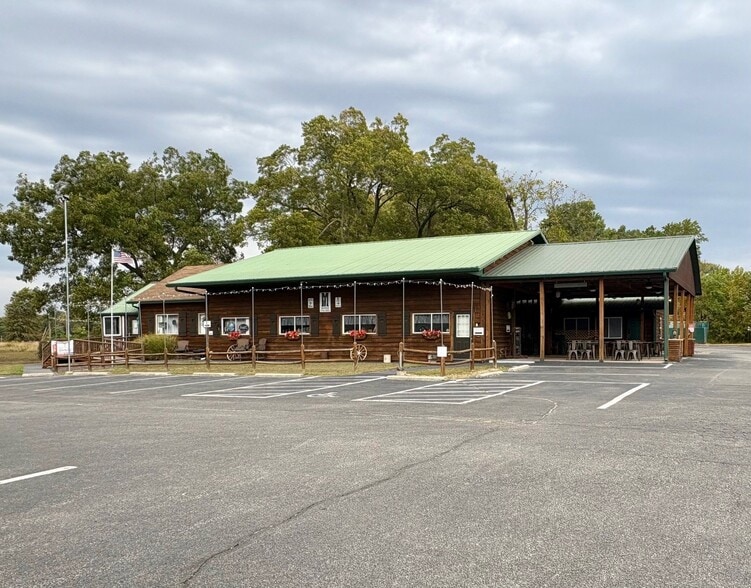 1415 McKinley St, Mascoutah, IL for sale - Building Photo - Image 2 of 12