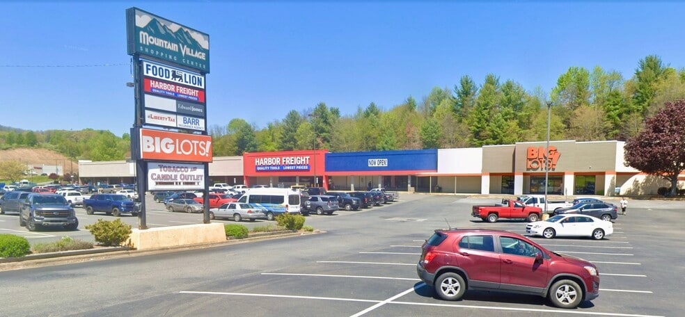 733-789 E Main St, Jefferson, NC for lease - Building Photo - Image 2 of 4