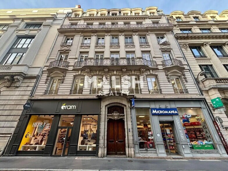 Office in Lyon for lease - Building Photo - Image 1 of 9