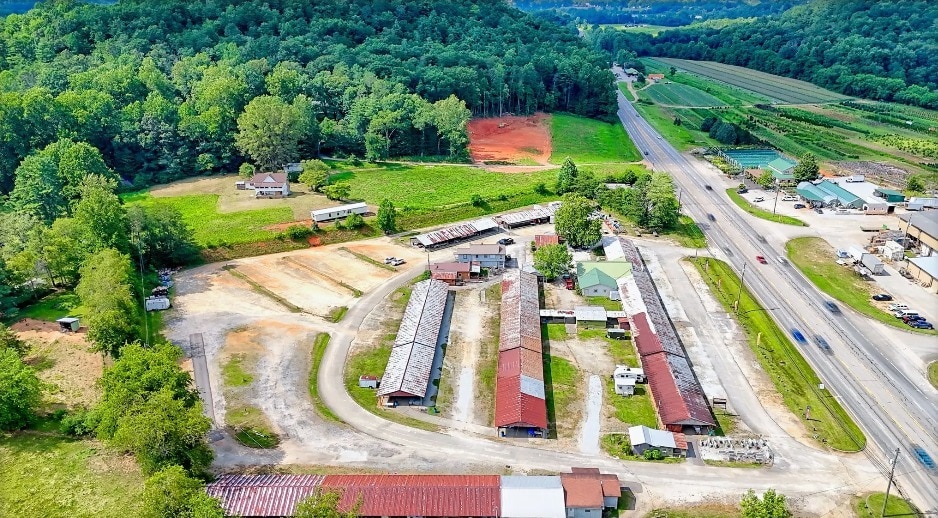 134 Market Cir, Rabun Gap, GA for sale Primary Photo- Image 1 of 2