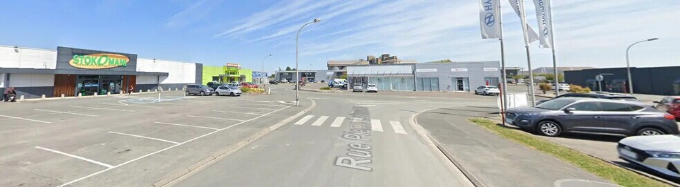 Retail in Châteaubernard for lease - Building Photo - Image 2 of 2