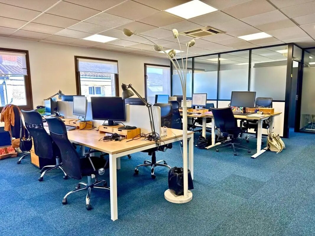 Office in Bordeaux for lease Interior Photo- Image 1 of 5