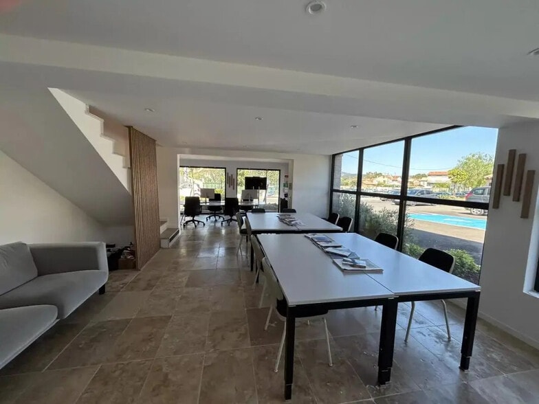 Retail in Sainte-Maxime for lease - Interior Photo - Image 3 of 7