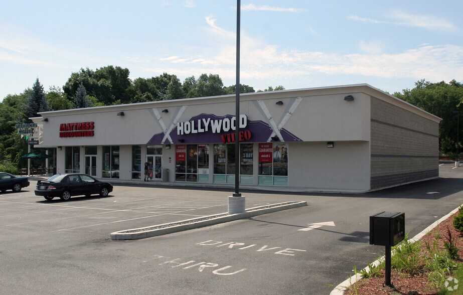 1551 Diamond Hill Rd, Woonsocket, RI 02895