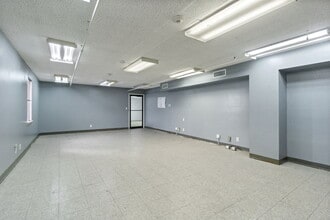 5262 N Blackstone Ave, Fresno, CA for sale Interior Photo- Image 2 of 5