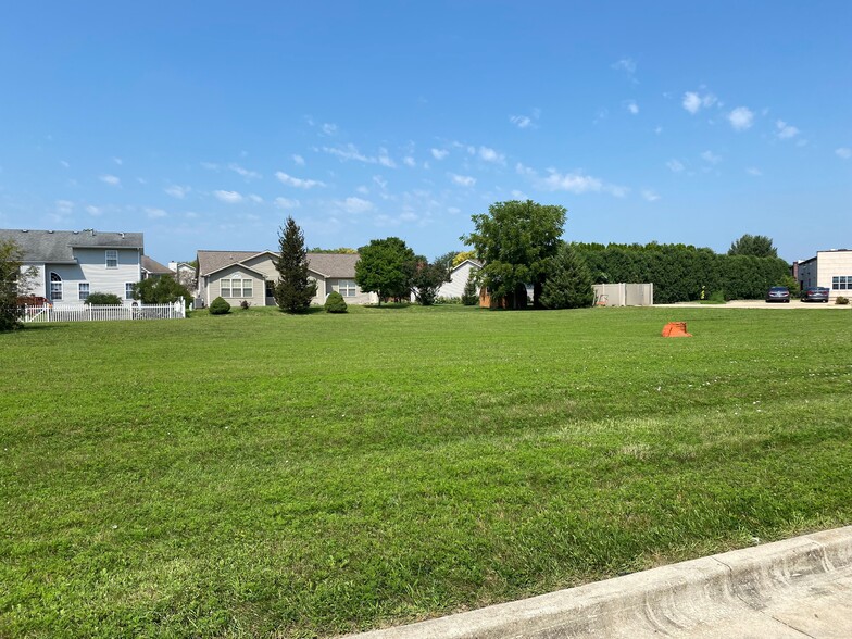 103 Calvin st, Savoy, IL for sale - Primary Photo - Image 1 of 1