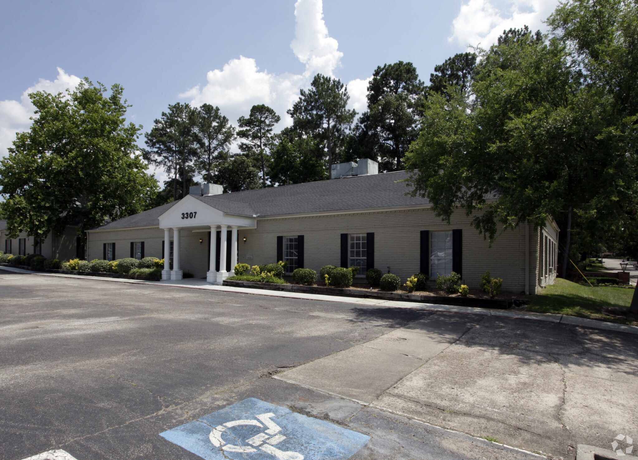 3307 W Davis St, Conroe, TX for sale Primary Photo- Image 1 of 1