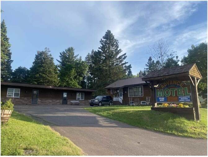 663 E Cloverland Dr, Ironwood, MI 49938