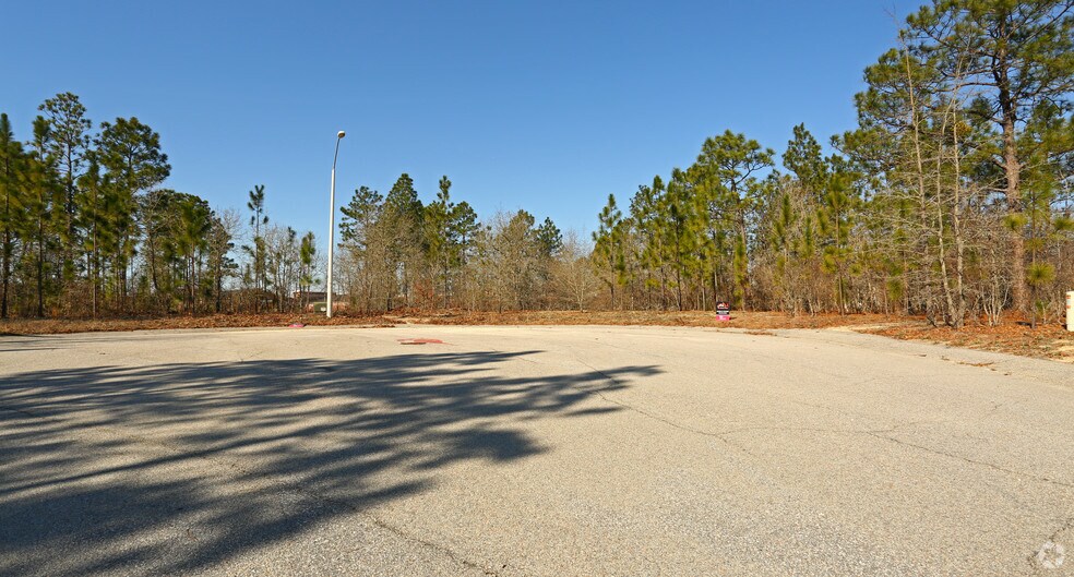 901 Carolina Dr, Lugoff, SC 29078