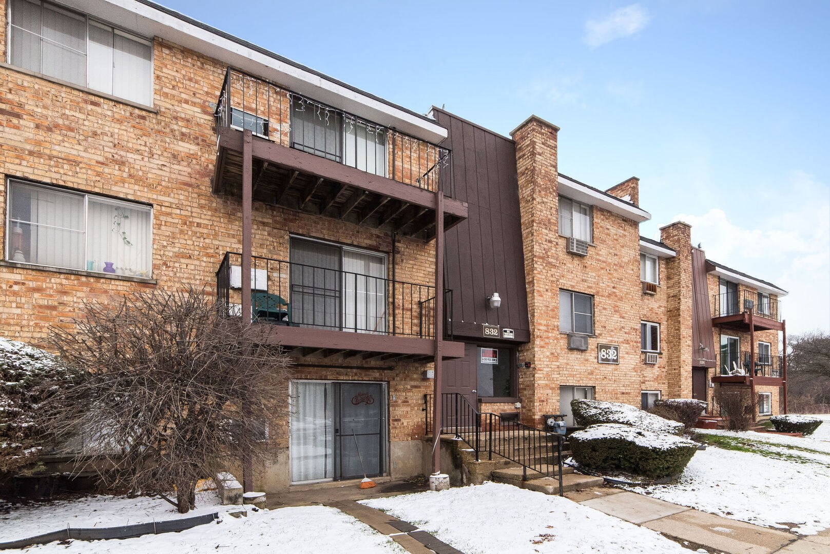 832 W College Blvd, Addison, IL for sale Primary Photo- Image 1 of 1