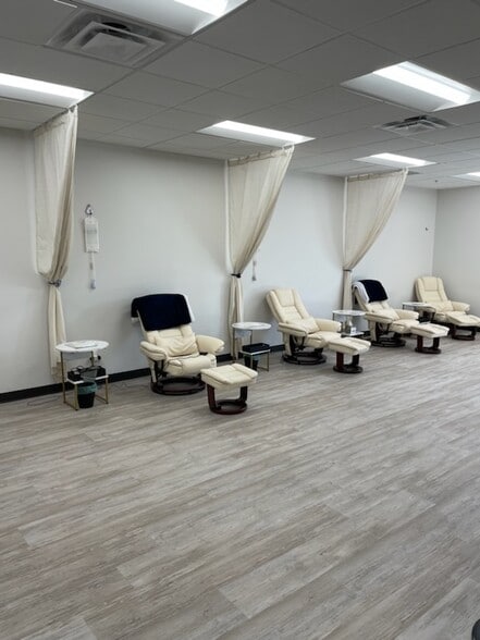 1535-1539 N Leroy St, Fenton, MI for lease - Interior Photo - Image 2 of 6