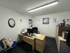 29 Forest St, Sutton In Ashfield for lease Interior Photo- Image 2 of 6