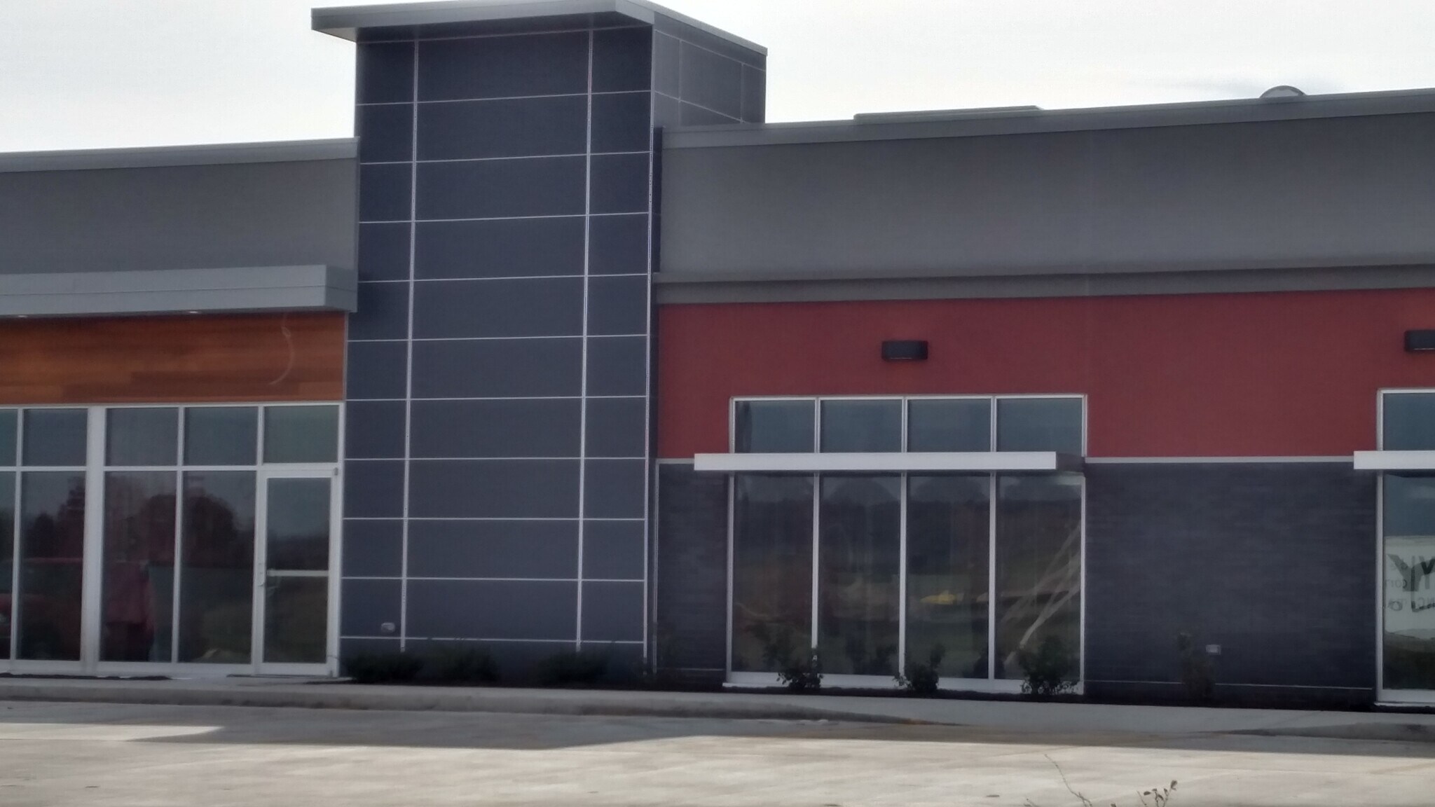 211 Sioux Point Rd, Dakota Dunes, SD for lease Primary Photo- Image 1 of 14