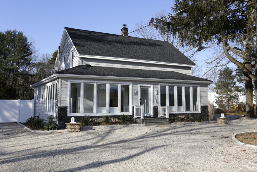 1546 Locust Ave, Bohemia, NY 11716