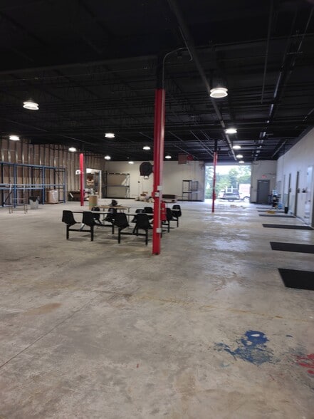 4345 Commerce Dr SW, Atlanta, GA for lease - Building Photo - Image 2 of 4