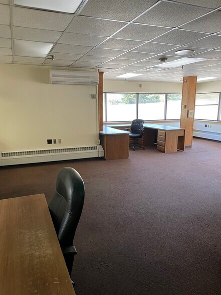 1042-1050 W Swanzey Rd, Swanzey, NH for sale - Interior Photo - Image 1 of 1