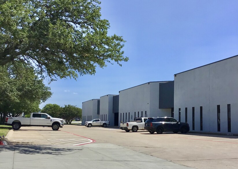 808 S Blue Mound Rd, Fort Worth, TX for lease - Building Photo - Image 3 of 14