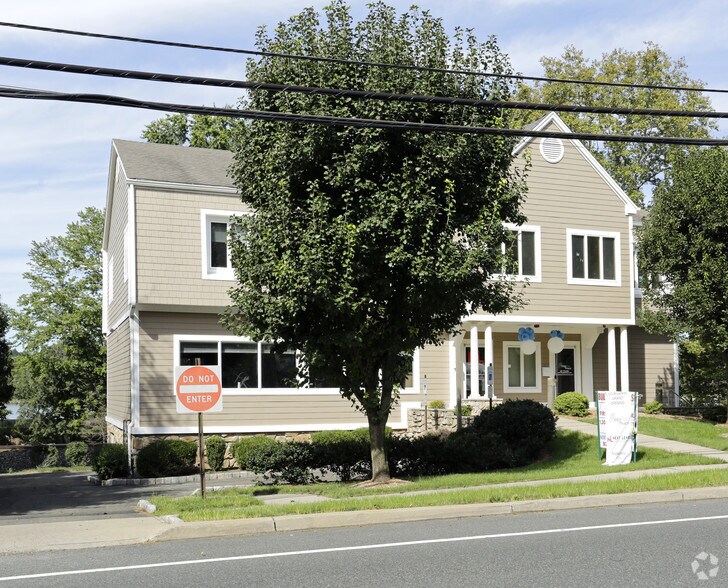 123 Broadway, Woodcliff Lake, NJ for lease - Primary Photo - Image 1 of 7