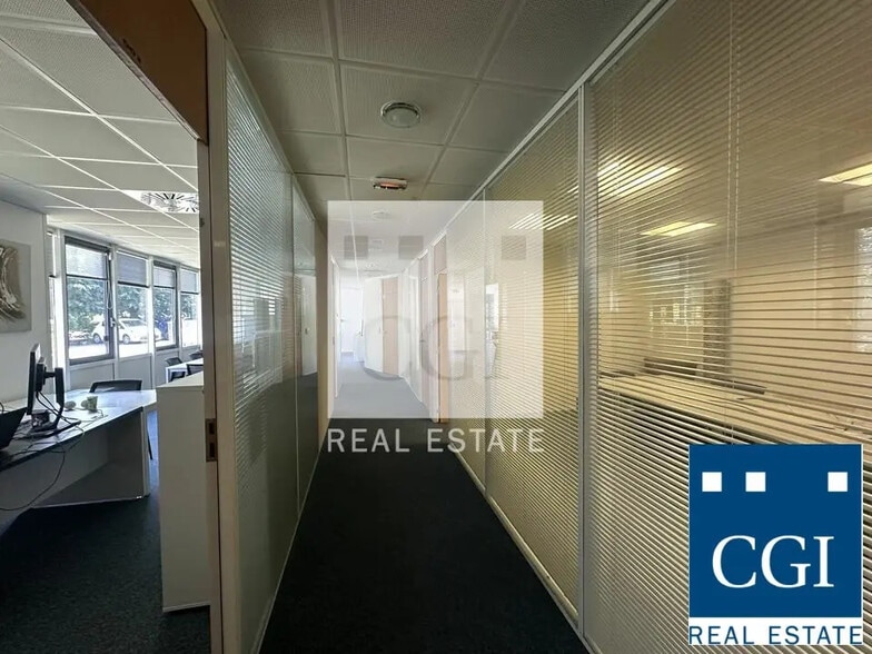 Office in Eybens for lease - Building Photo - Image 2 of 10