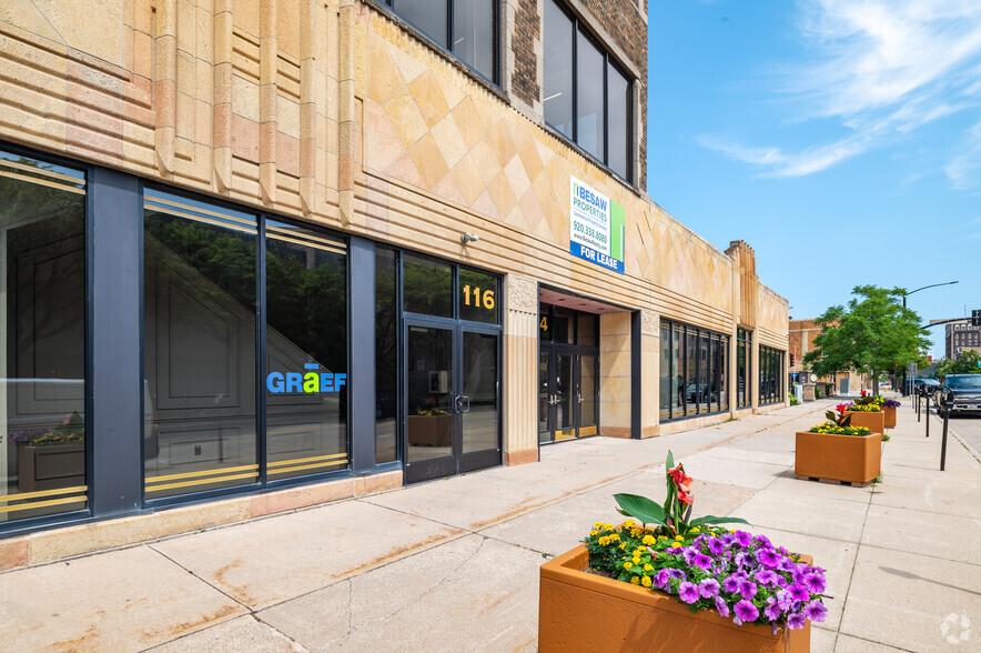 118 S Adams St, Green Bay, WI for lease - Building Photo - Image 3 of 19